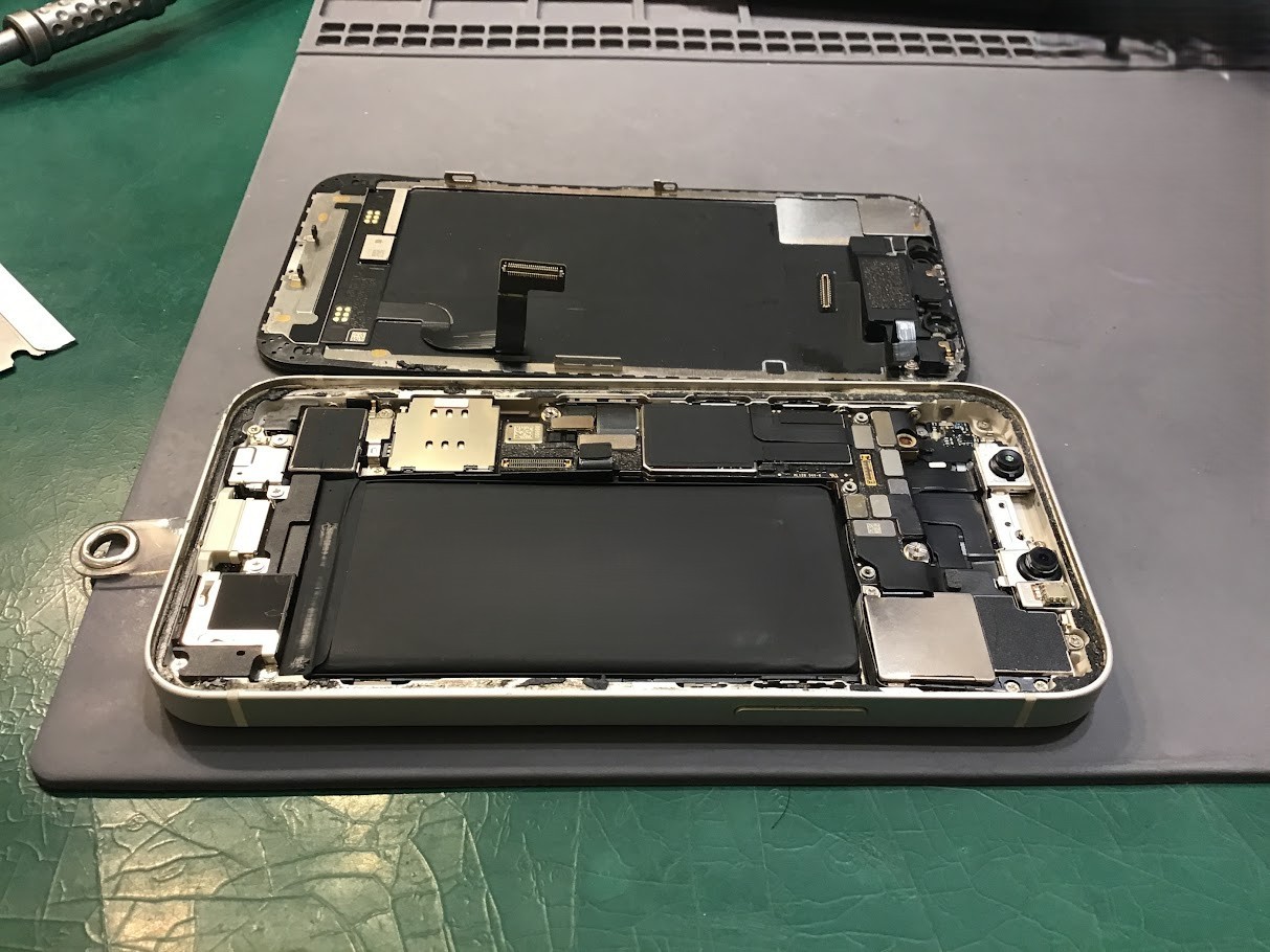 iPhone12miniの修理ならデータそのまま修理可能なスマホ修理工房セレオ甲府店へ！